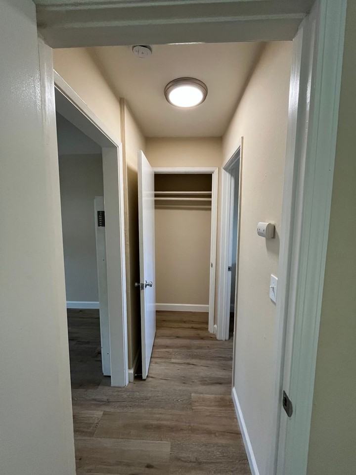 375&385&395 S 4th Street - 375-09 #375-09 - Photo 6 of 7