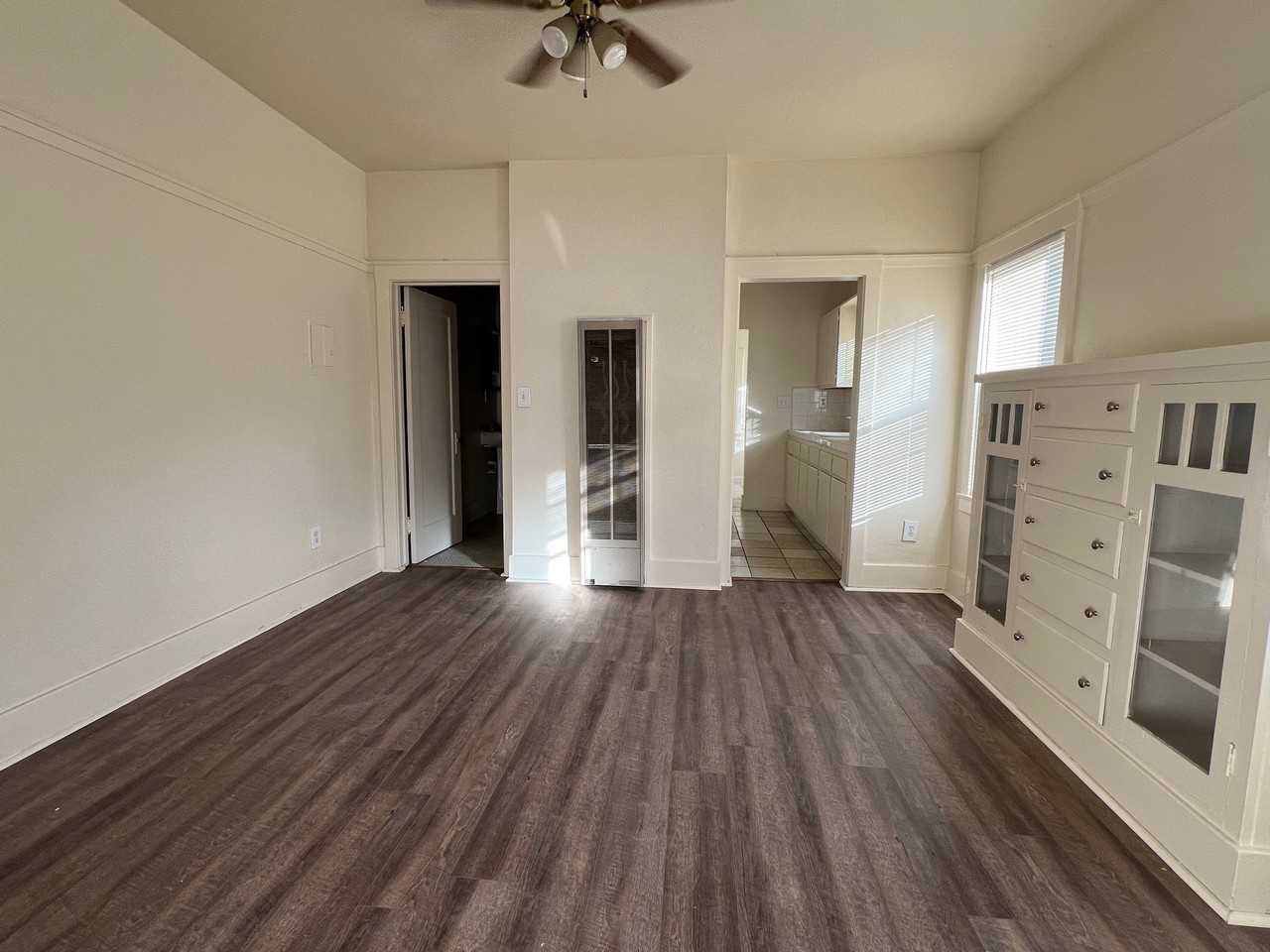 611 E Street - Photo 5 of 13