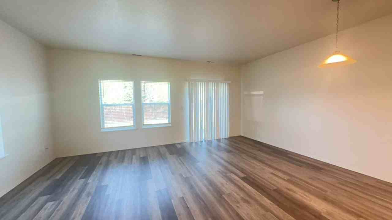 2002 Sw Canyon Dr #20 - Photo 4 of 19