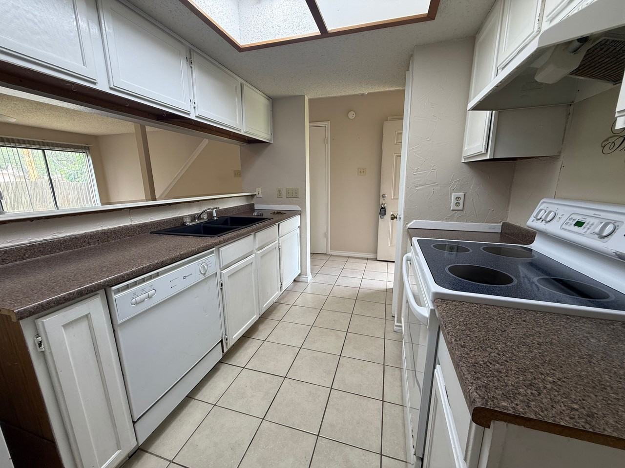 2636 Gwendolyn Ln - A - Photo 2 of 18