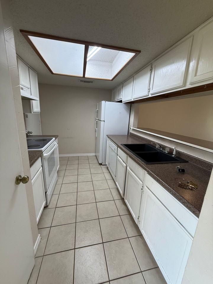 2636 Gwendolyn Ln - A - Photo 3 of 18