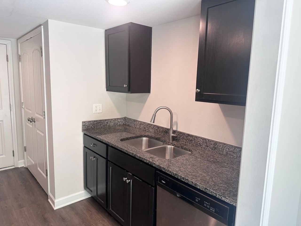 1402 Ne Mary Ct - Photo 6 of 15