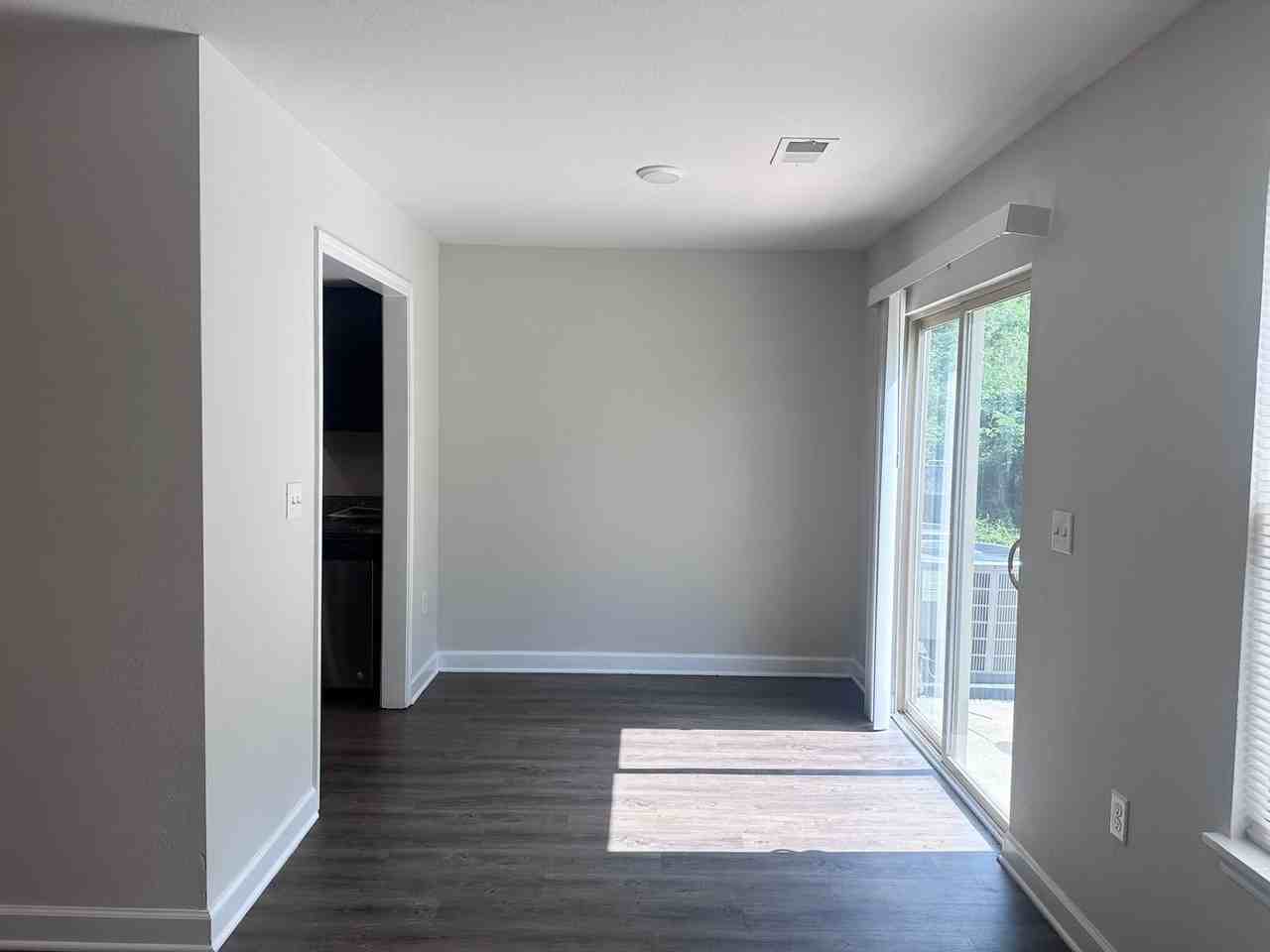 1402 Ne Mary Ct - Photo 7 of 15