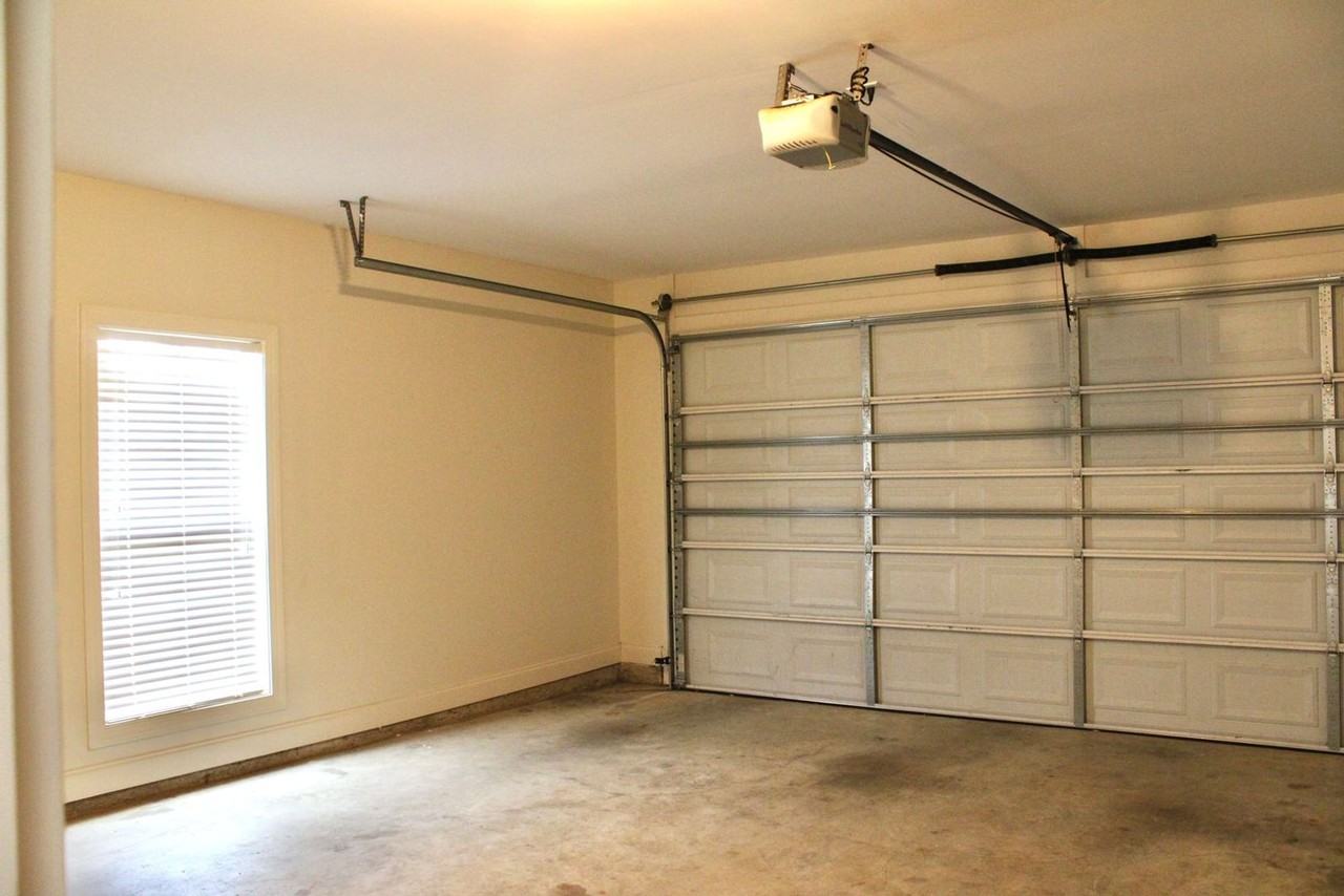 208 Park West Loop - Photo 6 of 33