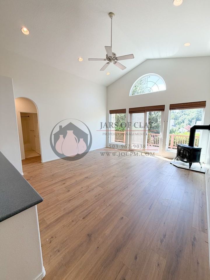522 Inverness Dr Se - Photo 5 of 17