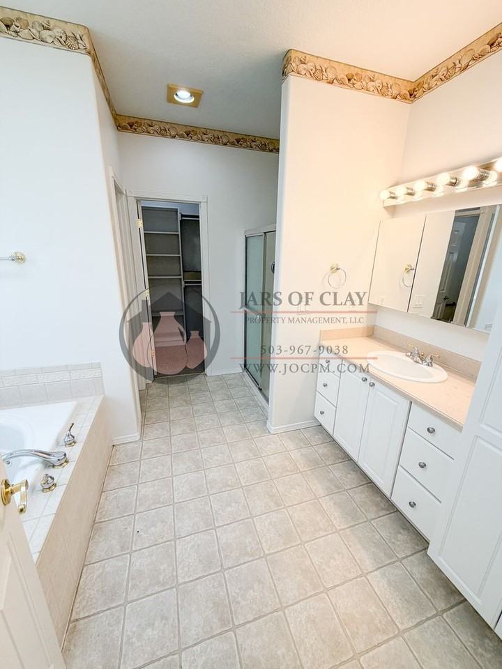 522 Inverness Dr Se - Photo 7 of 17