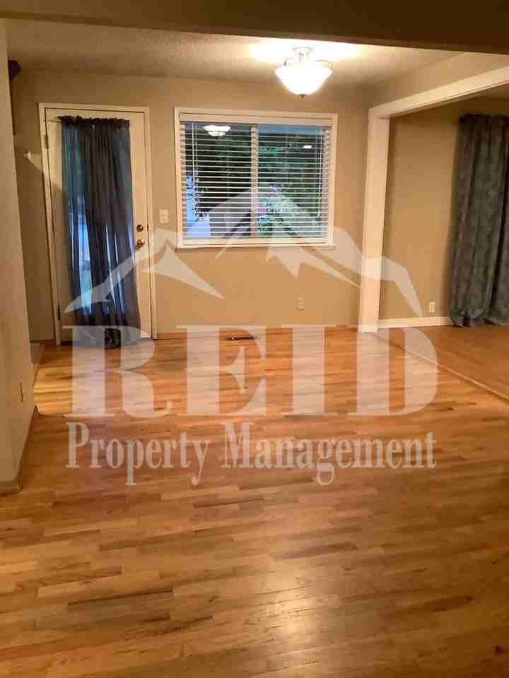 4813 Sandra Ln Ne - Photo 7 of 32