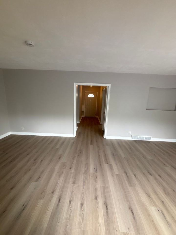 418 Wheelock Pkwy W - Photo 2 of 14
