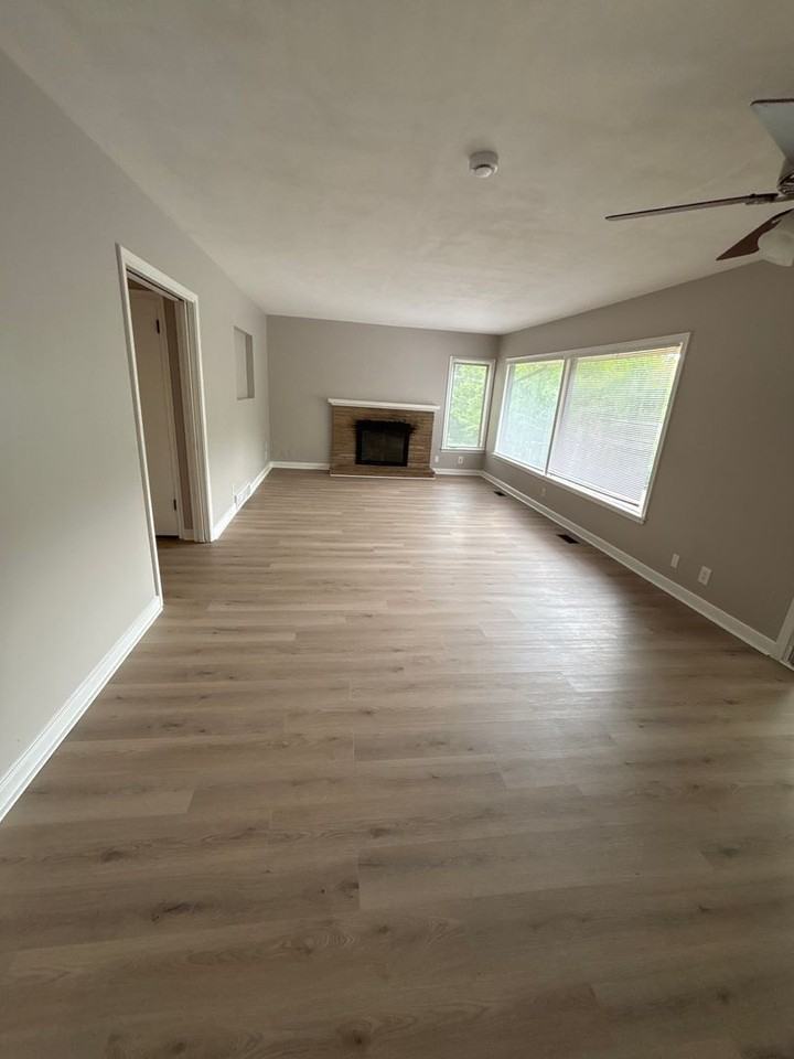 418 Wheelock Pkwy W - Photo 3 of 14