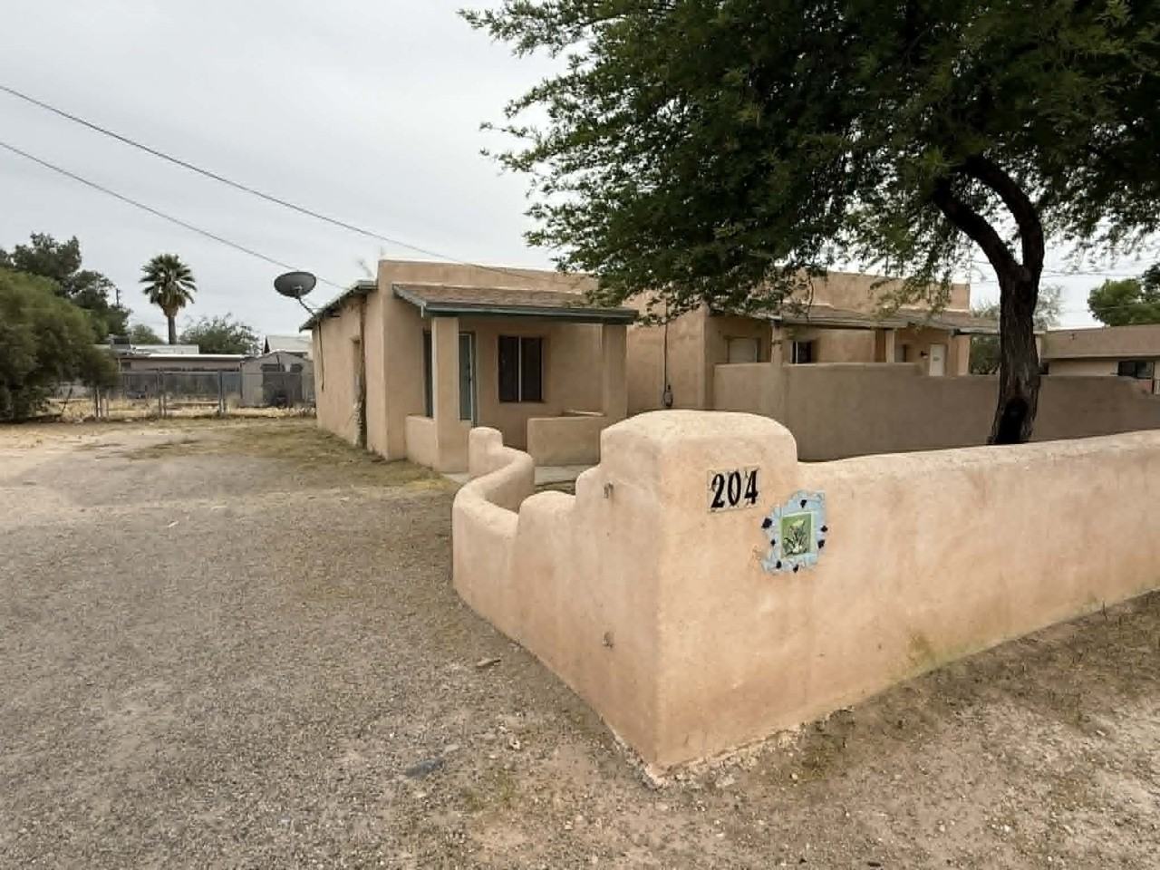 1553 // 204 East Palmdale Street - Photo 2 of 21