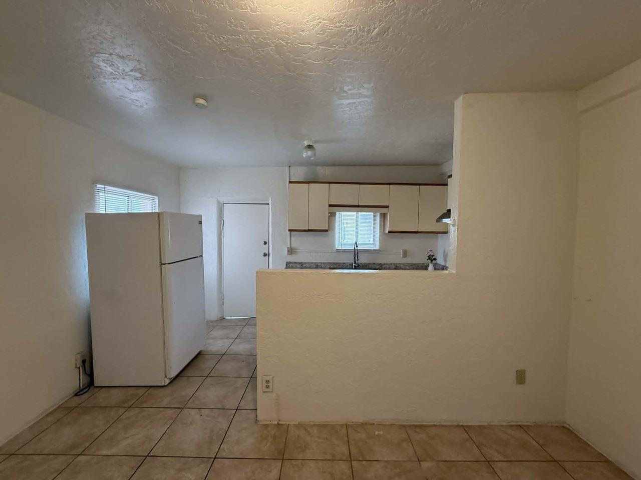 1553 // 204 East Palmdale Street - Photo 6 of 21