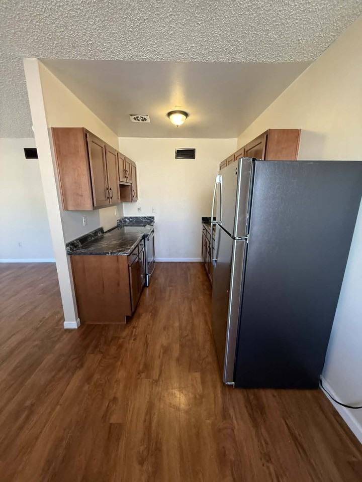1821 // 1518 East Hedrick Drive #I - Photo 7 of 22