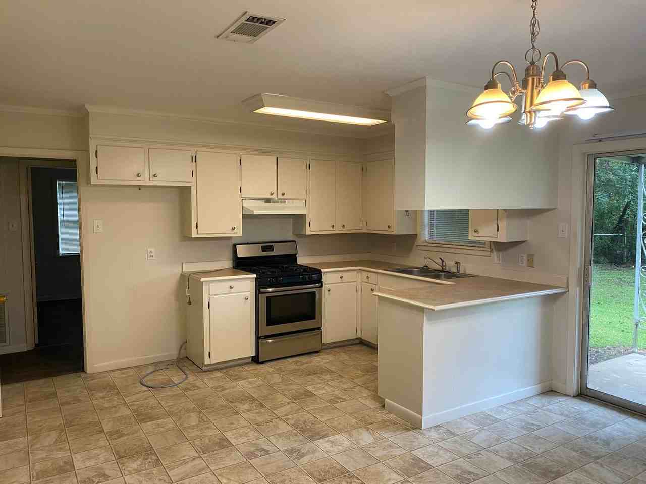 106 Hillcrest Rd - Photo 7 of 9