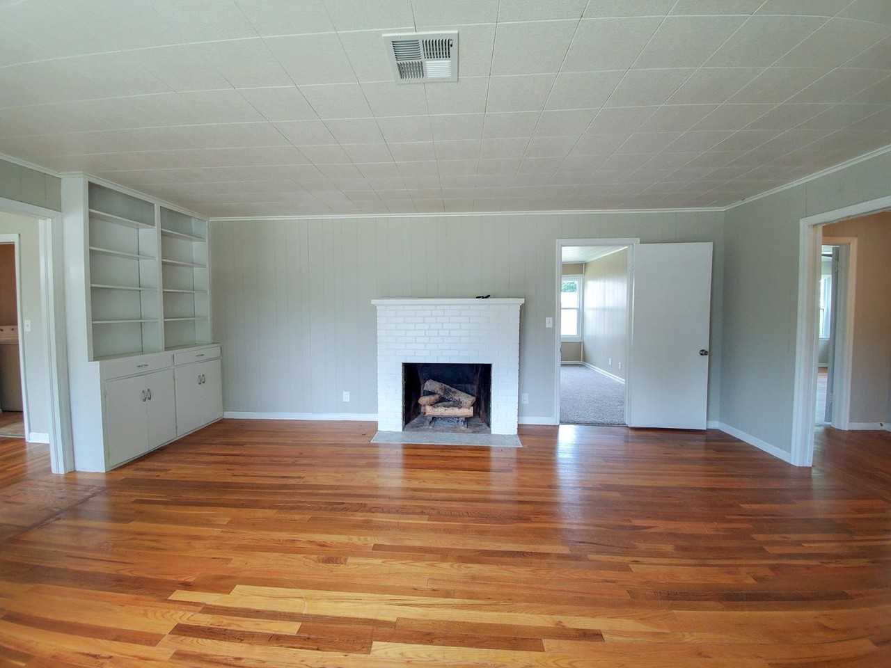 118 W Franklin St - Photo 3 of 27