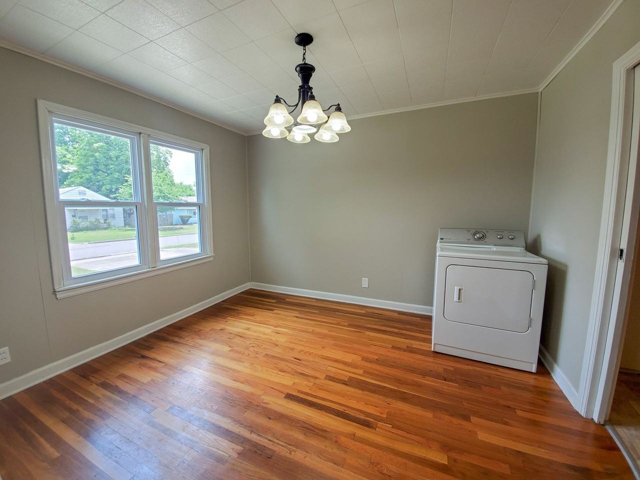 118 W Franklin St - Photo 5 of 27