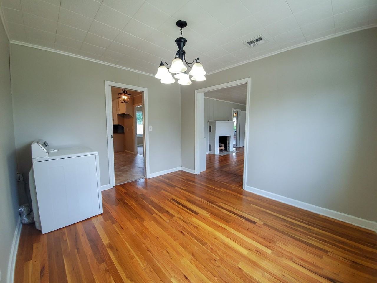 118 W Franklin St - Photo 6 of 27