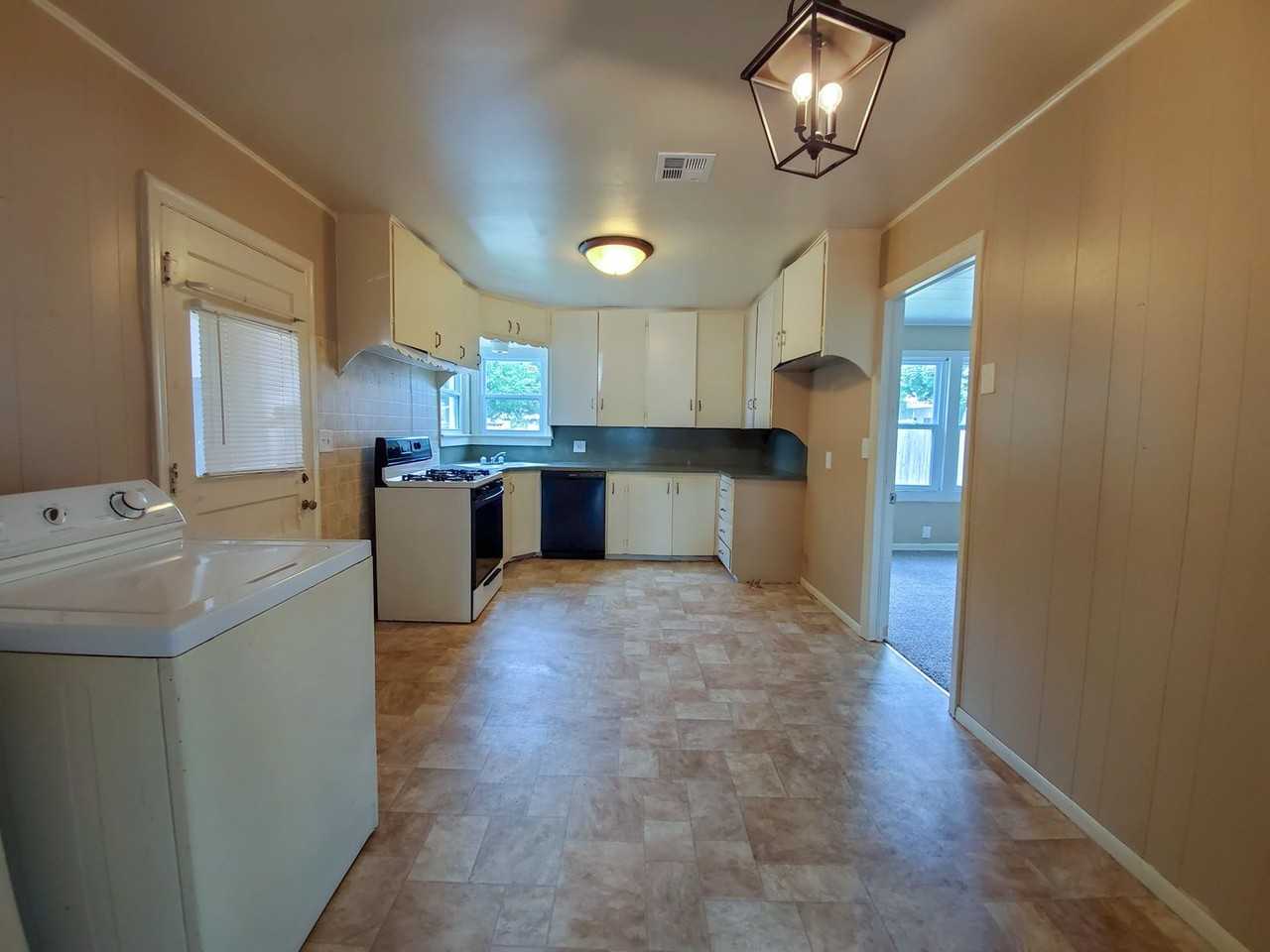 118 W Franklin St - Photo 7 of 27