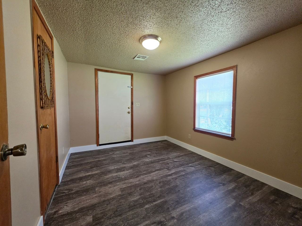 532 N Patchin Ave - Photo 2 of 16