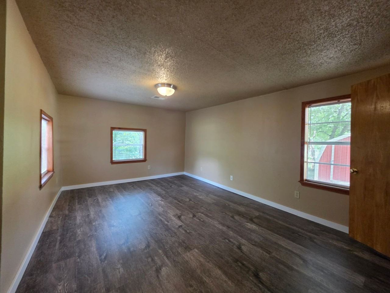 532 N Patchin Ave - Photo 4 of 16