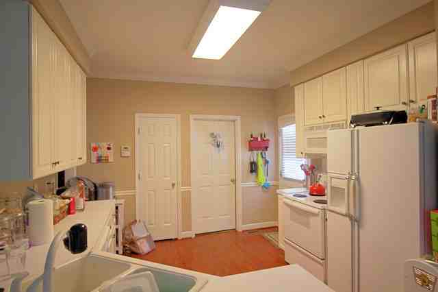3201 Stanford Dr - Photo 4 of 13