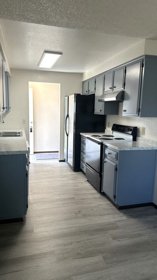 257 Kermanshah St - Photo 5 of 11