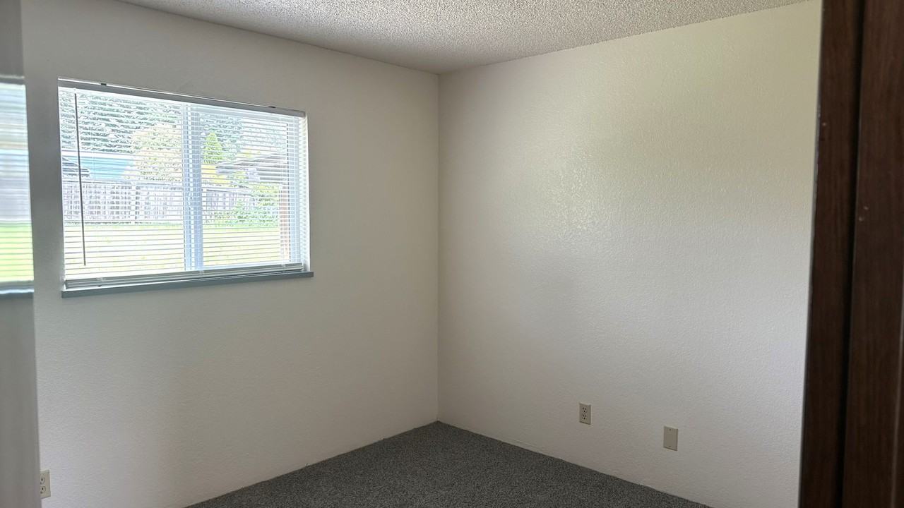 257 Kermanshah St - Photo 7 of 11