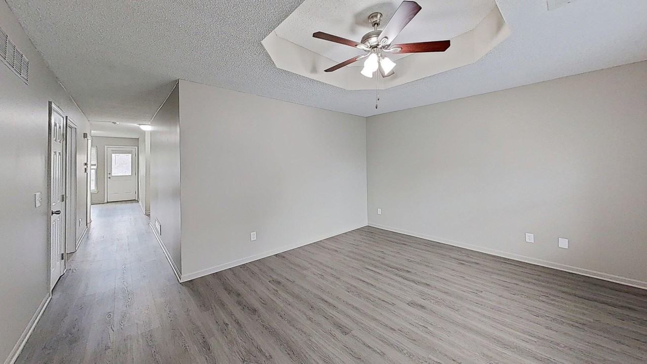 404 Se Oak Ridge Dr Apt A - Photo 2 of 8