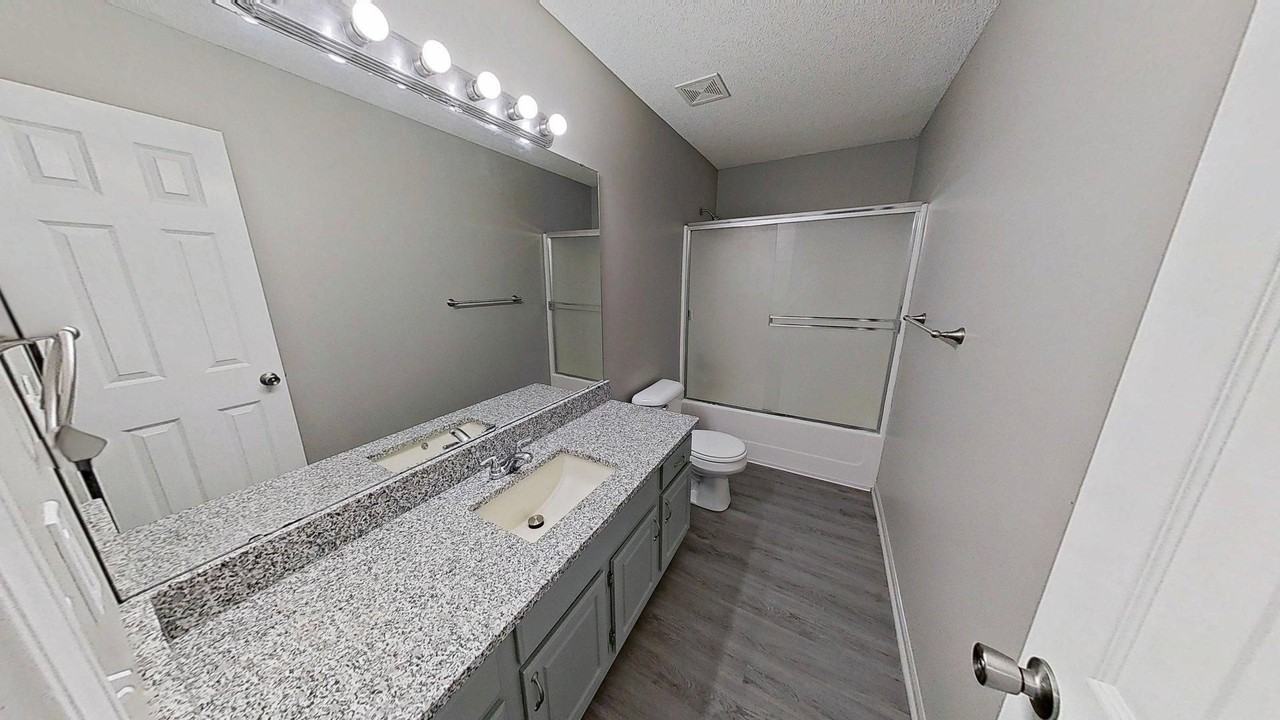 404 Se Oak Ridge Dr Apt A - Photo 3 of 8