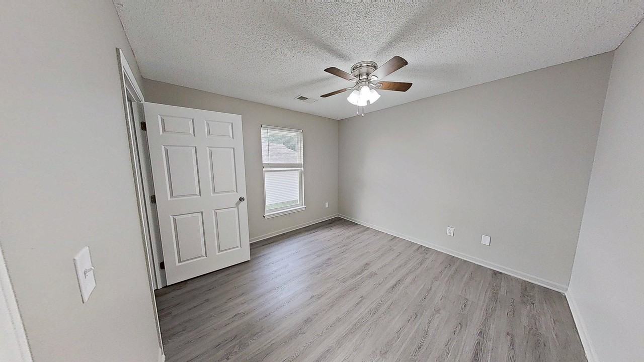 404 Se Oak Ridge Dr Apt A - Photo 4 of 8