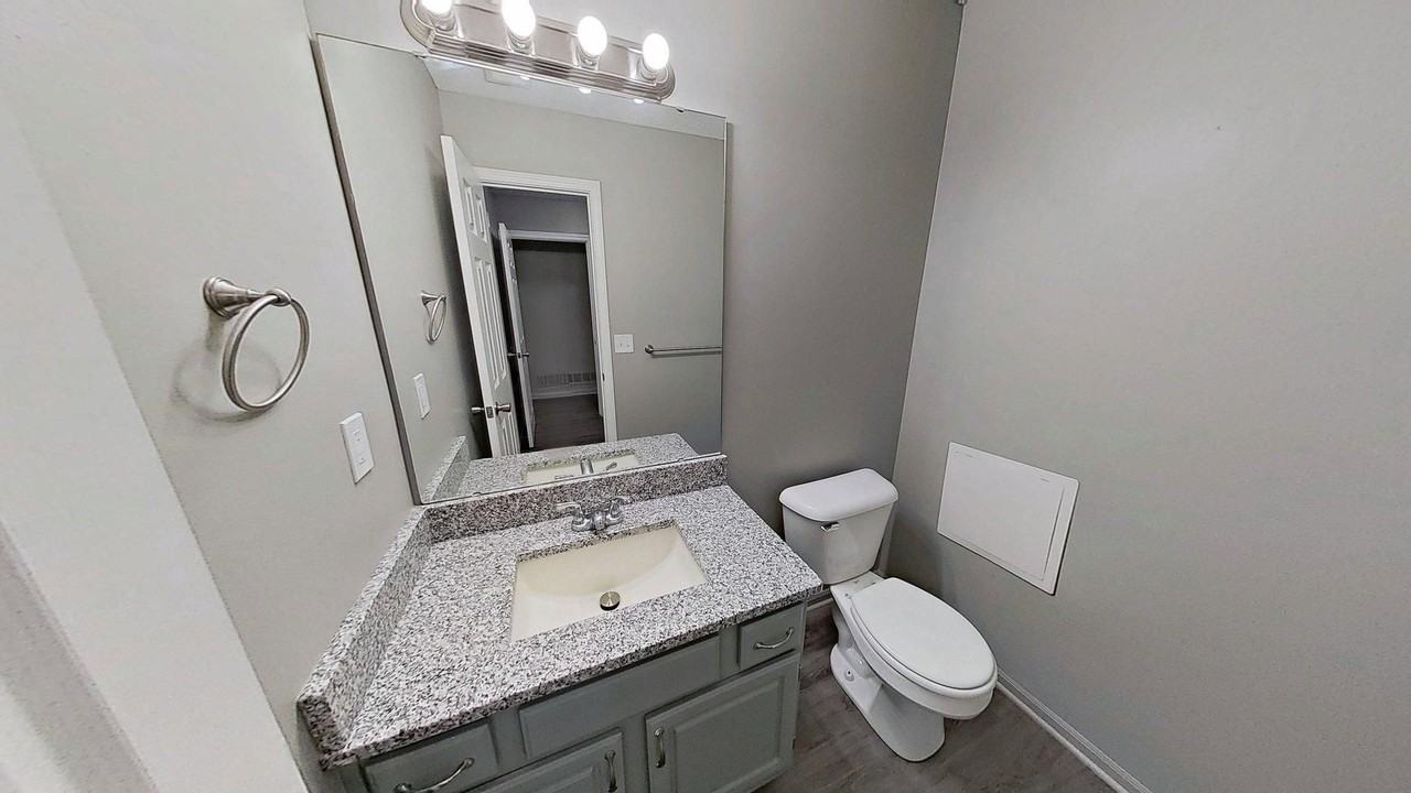 404 Se Oak Ridge Dr Apt A - Photo 7 of 8