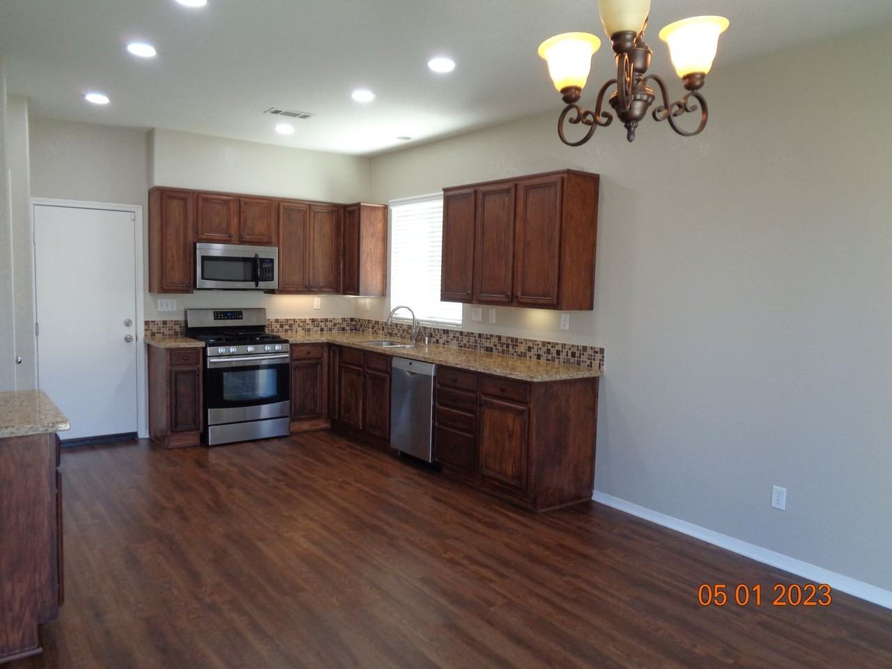 2739 Garnet Ln - Photo 6 of 23