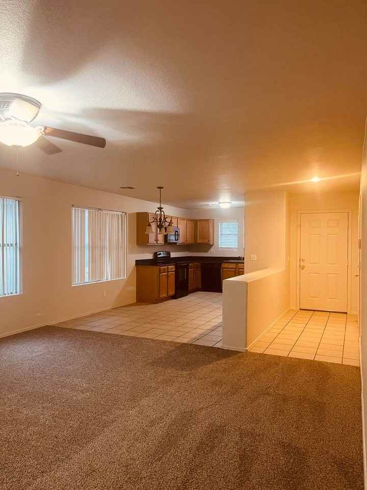 1809 N 94th Ave - Photo 3 of 19