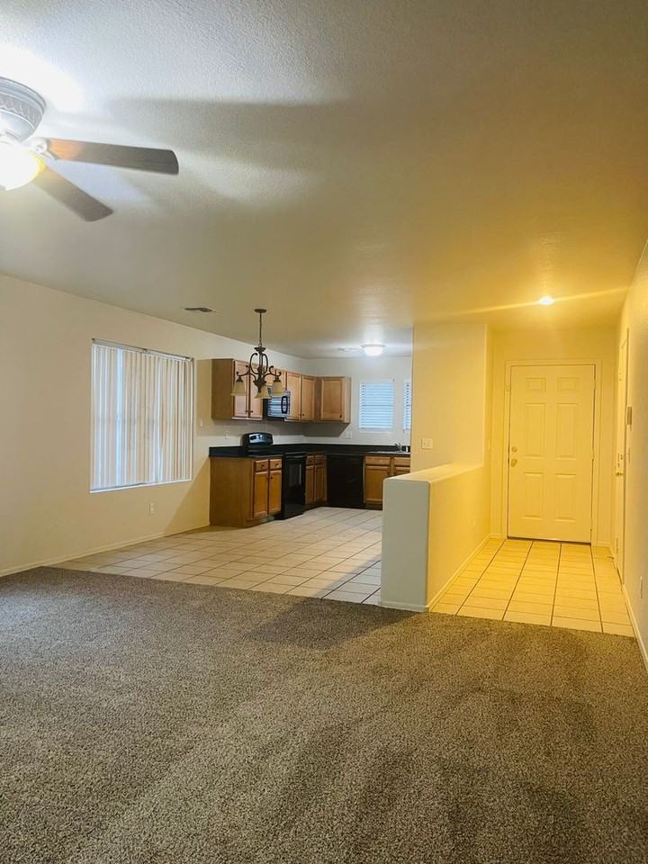 1809 N 94th Ave - Photo 4 of 19