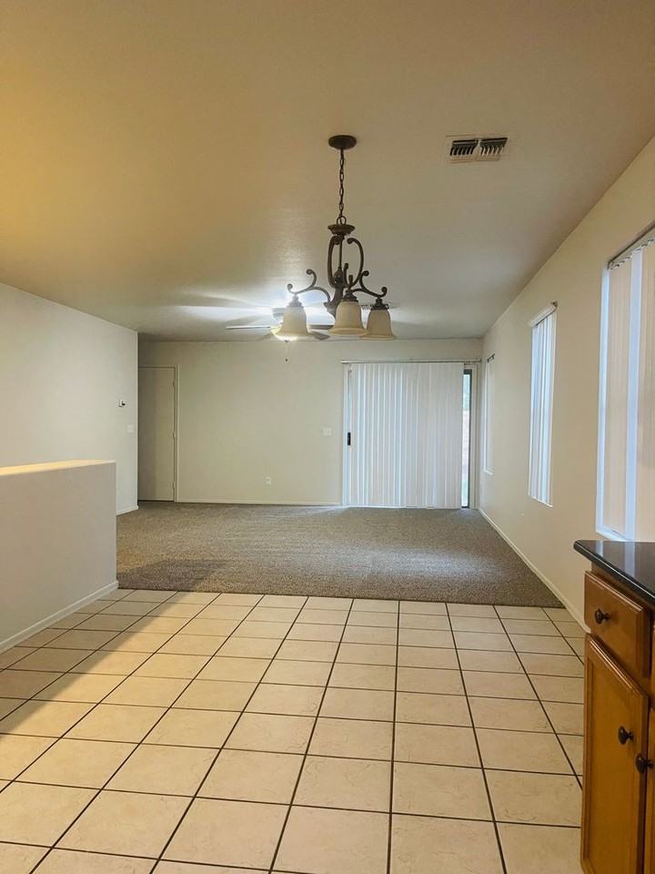 1809 N 94th Ave - Photo 5 of 19
