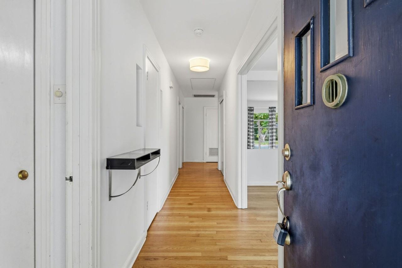 3810 Avenue H - Photo 5 of 31