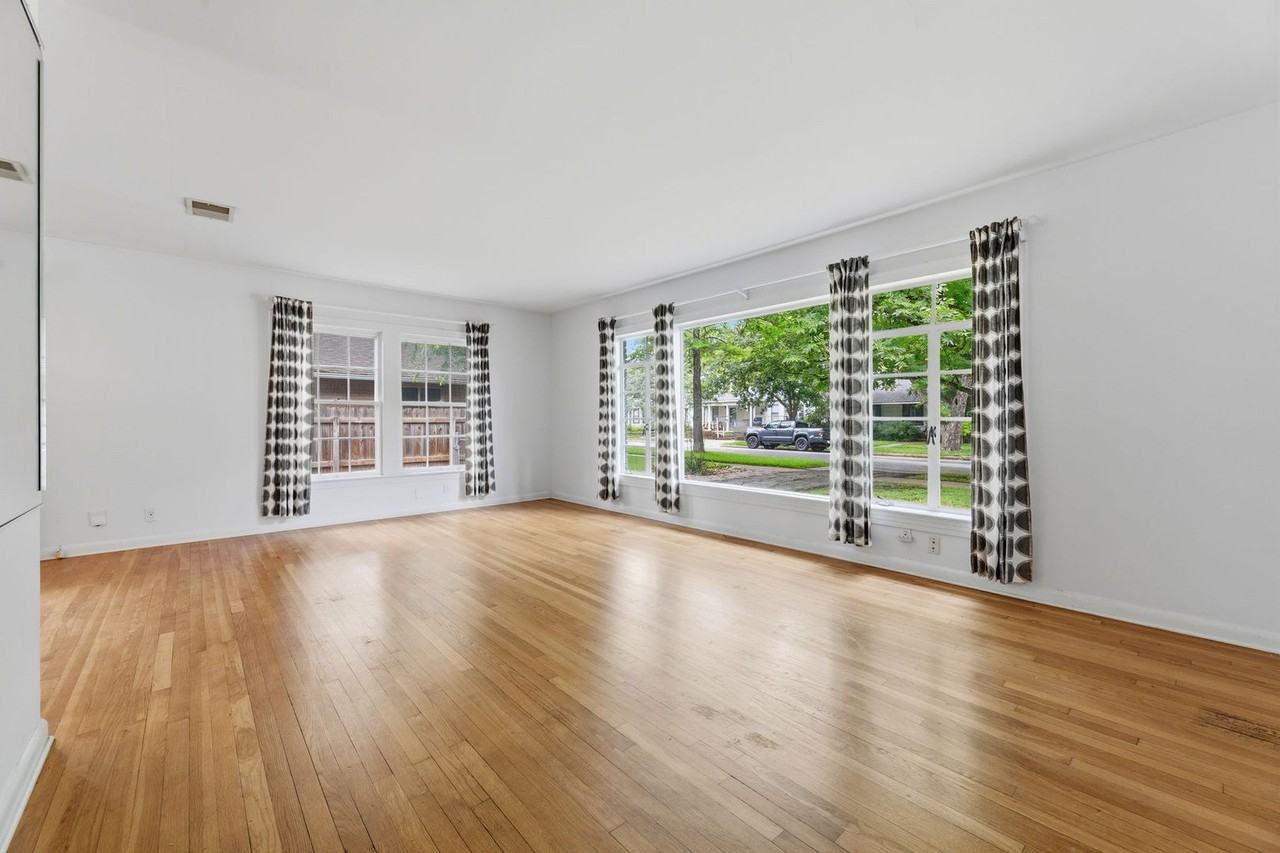 3810 Avenue H - Photo 6 of 31