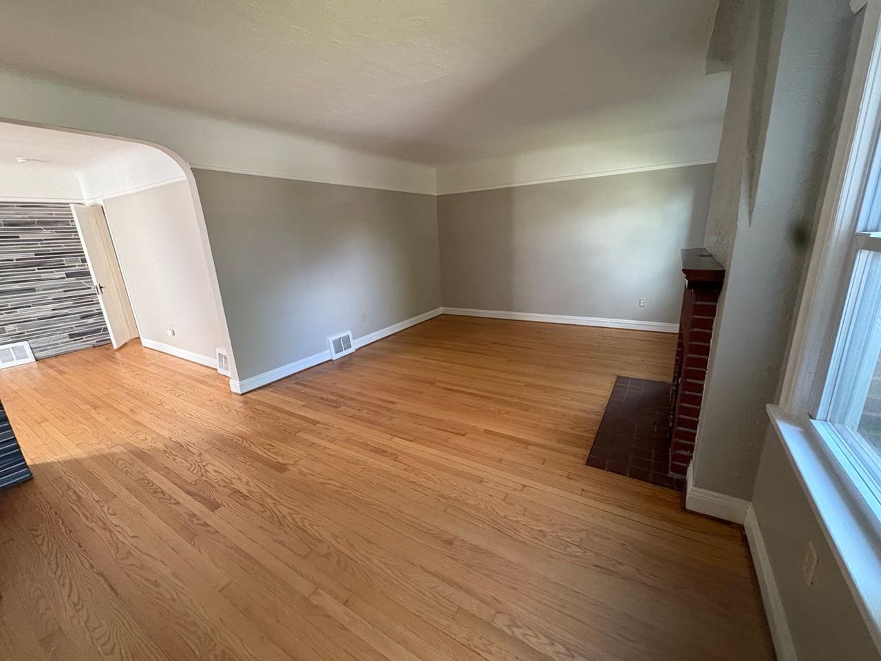 2507 Brookview Blvd - Photo 2 of 16