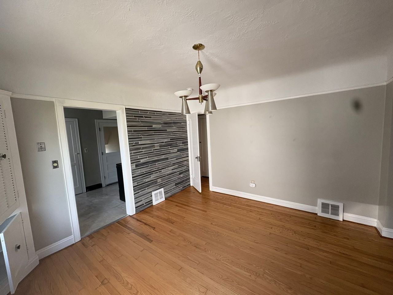 2507 Brookview Blvd - Photo 4 of 16