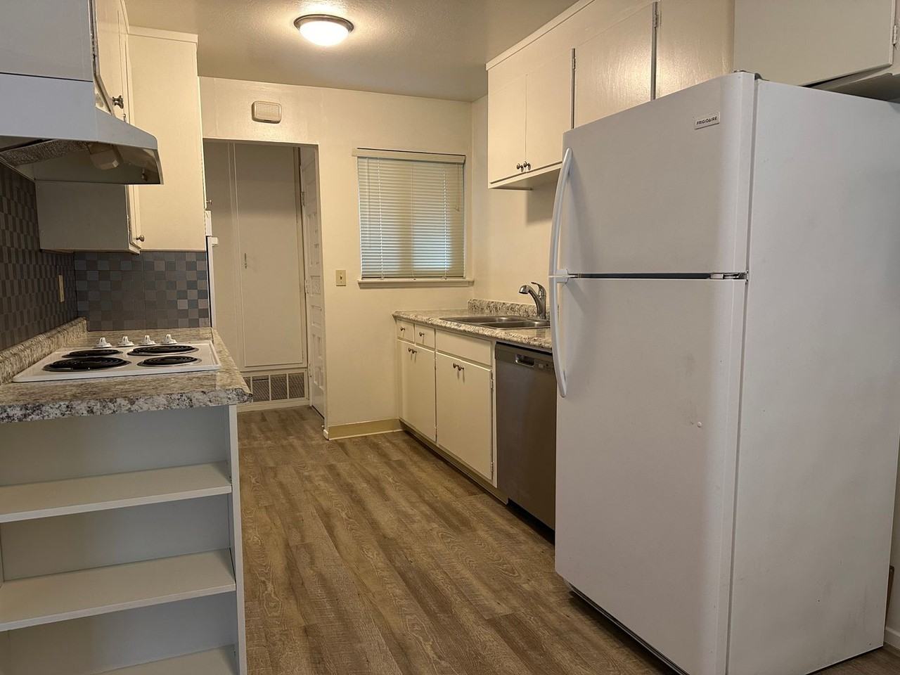 7547 De Foe Dr - Photo 2 of 10