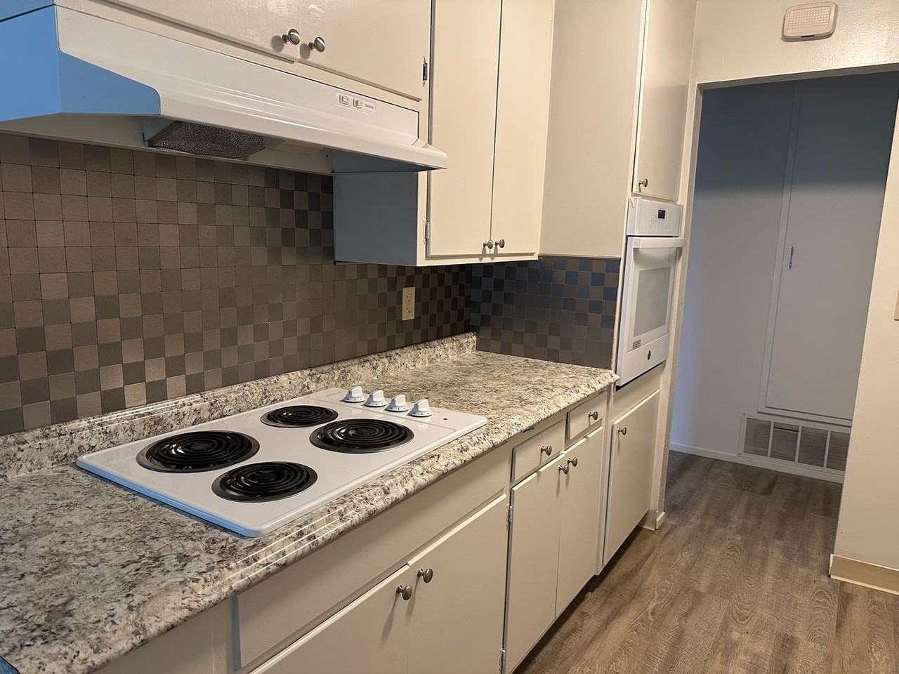 7547 De Foe Dr - Photo 4 of 10