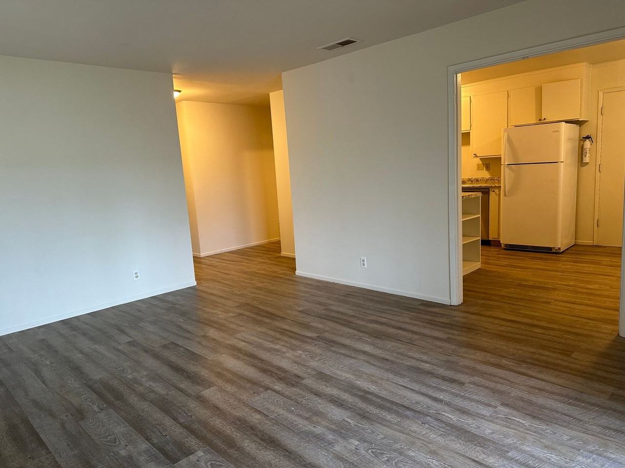 7547 De Foe Dr - Photo 5 of 10