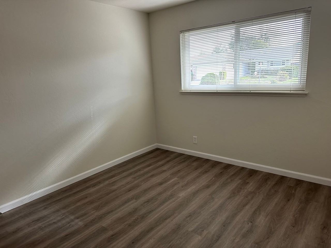 7547 De Foe Dr - Photo 7 of 10