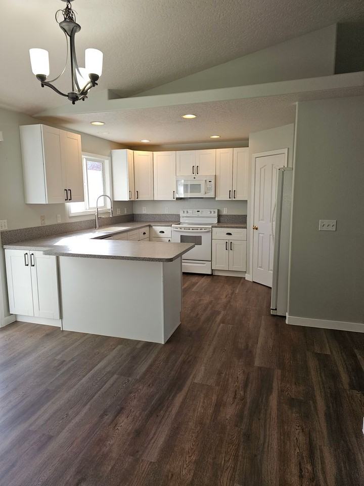 3328 S Malad Dr - Photo 5 of 23