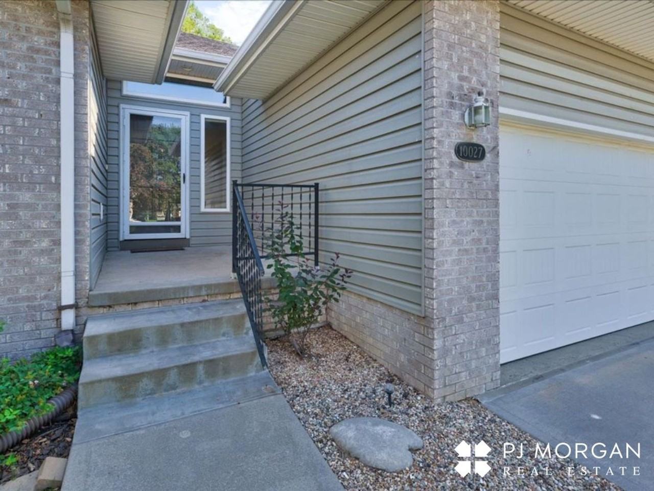 10027 S 171st St - Photo 2 of 30