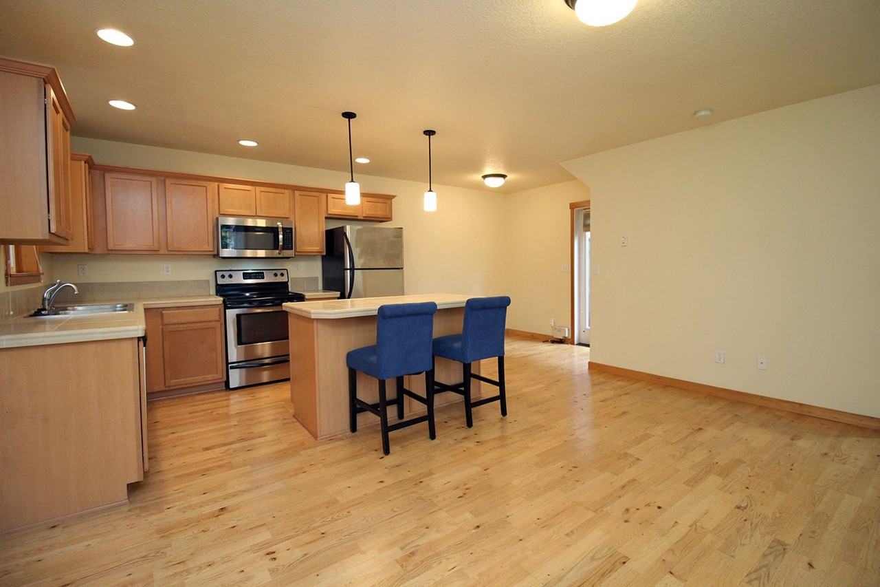 5612 Se 22nd Ave - Photo 2 of 26