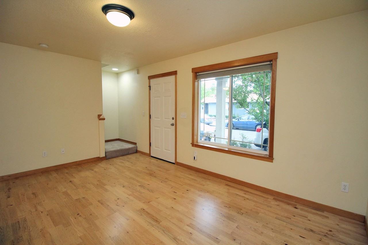 5612 Se 22nd Ave - Photo 5 of 26