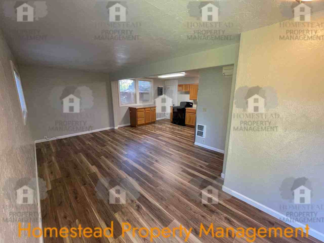 582 Main St W - Photo 2 of 18