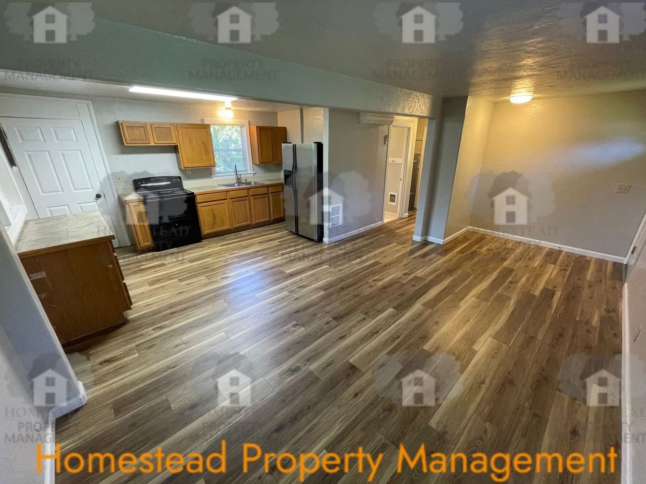 582 Main St W - Photo 3 of 18