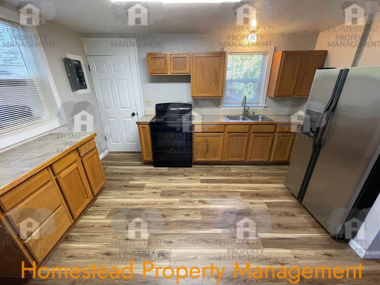 582 Main St W - Photo 4 of 18
