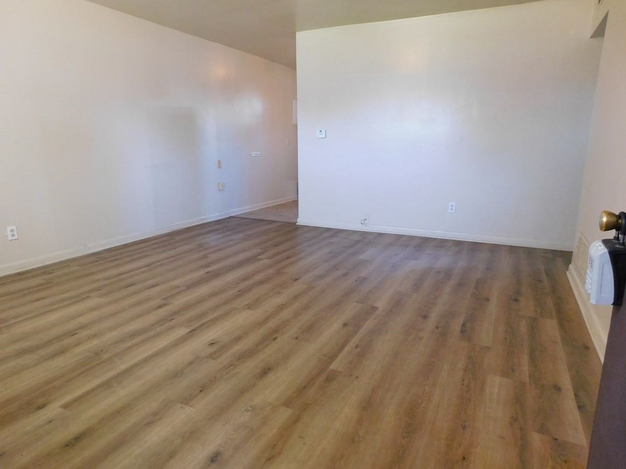 1368 Elm Ave - Photo 3 of 11